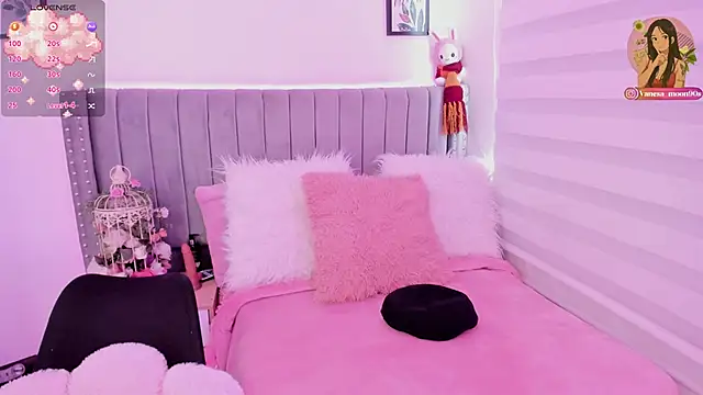 Snapshot of vanesa_moon__ chatting on November 30, 1:23 pm vanesa moon online show from November 30, 1:23 pm