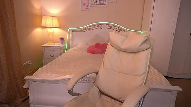 Snapshot of LexxiJoy chatting on March 18, 1:44 pm LexxiJoy online show from March 18, 1:44 pm