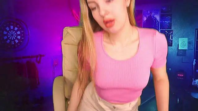 Snapshot of LexxiJoy chatting on March 13, 7:31 am LexxiJoy online show from March 13, 7:31 am
