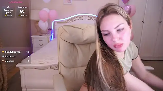 Snapshot of LexxiJoy chatting on February 18, 1:33 pm LexxiJoy online show from February 18, 1:33 pm