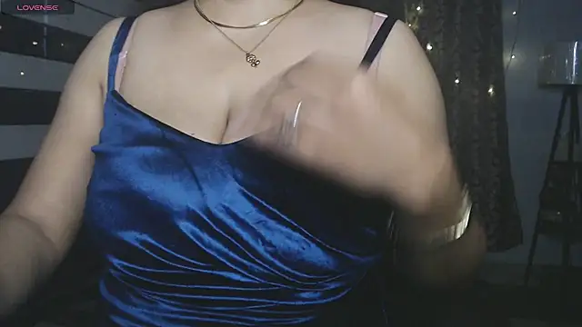 hot menka online show from December 22, 10:37 am