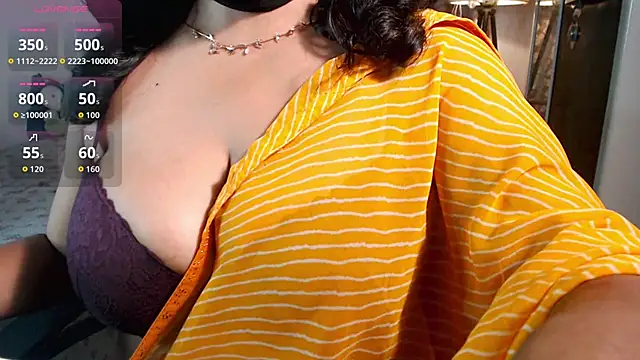 Snapshot of hot_menka chatting on May 4, 7:28 pm hot menka online show from May 4, 7:28 pm
