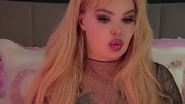 Snapshot of Marussia_luxury chatting on March 20, 9:48 am Marussia luxury online show from March 20, 9:48 am