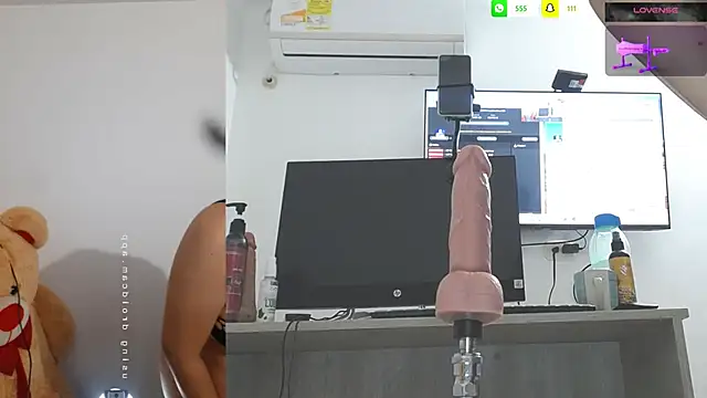 Snapshot of mariana_1_ chatting on February 12, 7:44 am mariana 1  online show from February 12, 7:44 am