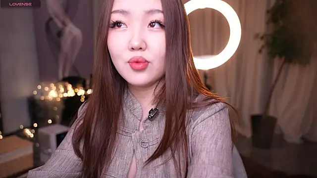 Amelyisthatyou online show from April 18, 3:53 am