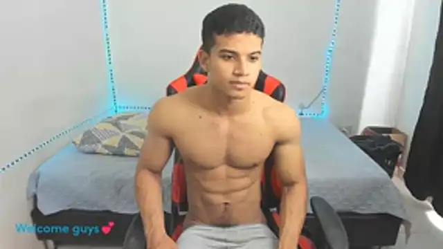 Snapshot of oliver_thompsson7 chatting on October 26, 3:23 pm oliver thompsson7 online show from October 26, 3:23 pm