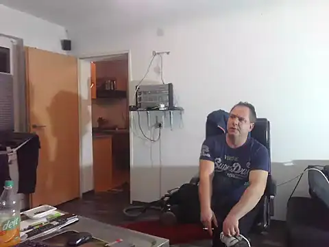 DauerAkt8069 online show from November 16, 7:40 pm