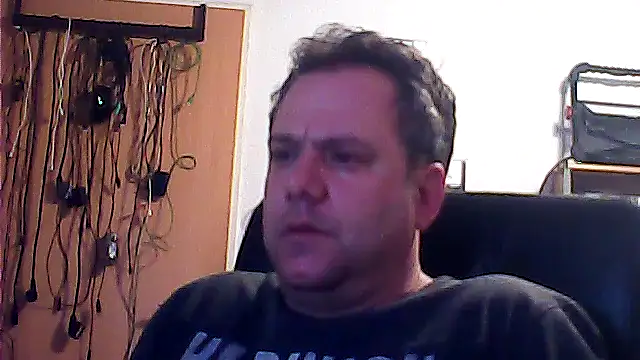 DauerAkt8069 online show from January 14, 2:04 am