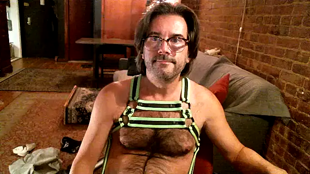 Snapshot of Johnny_Bottoms chatting on December 20, 10:00 pm Johnny Bottoms online show from December 20, 10:00 pm