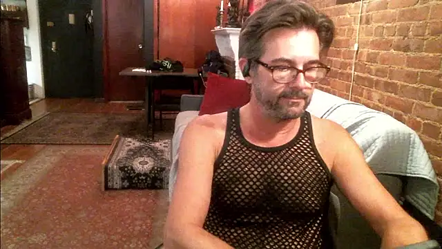 Snapshot of Johnny_Bottoms chatting on September 11, 10:32 pm Johnny Bottoms online show from September 11, 10:32 pm