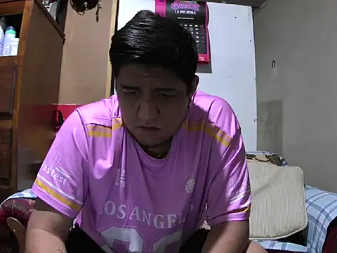 Snapshot of manolo666hot chatting on April 10, 4:47 pm manolo666hot online show from April 10, 4:47 pm