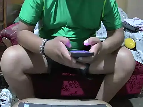 Snapshot of manolo666hot chatting on May 16, 8:19 pm manolo666hot online show from May 16, 8:19 pm