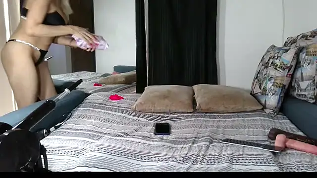 Carla-Bonny18 online show from April 5, 8:04 pm