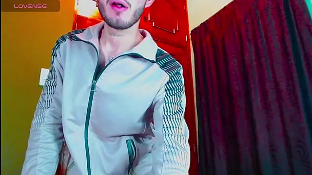 gato444  online show from January 22, 10:05 pm