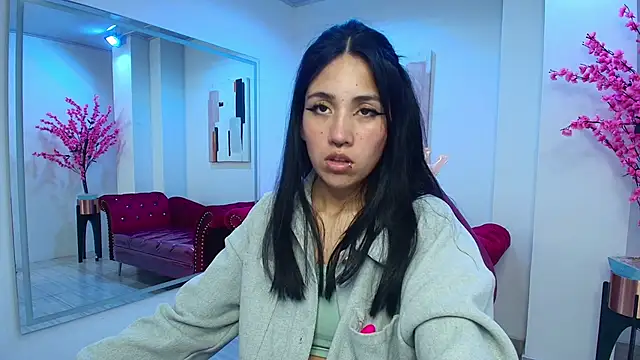 Leia queens online show from February 20, 2:24 pm