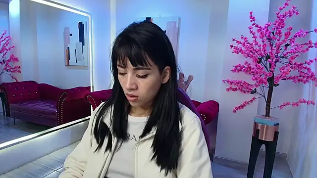 Leia queens online show from October 11, 11:11 am