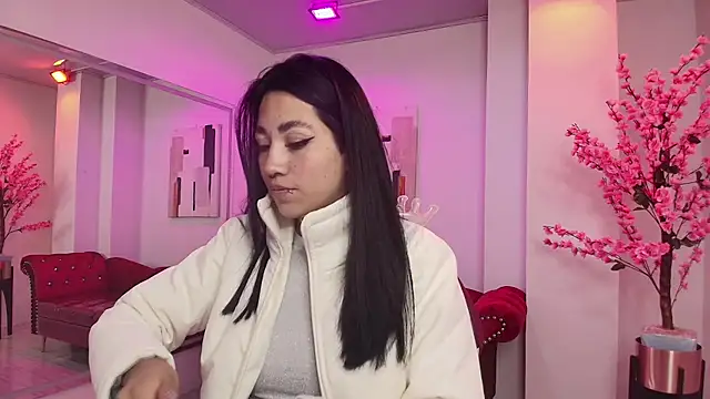 Leia queens online show from March 12, 11:21 am