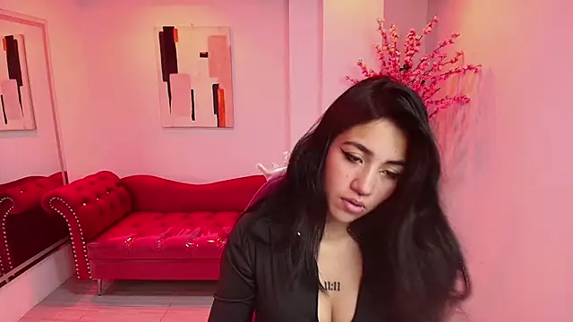 Leia queens online show from February 25, 11:10 am