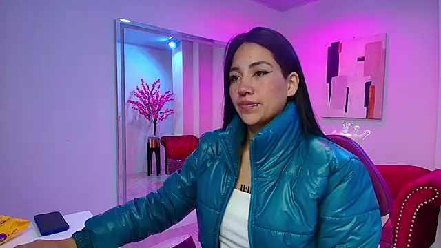 Leia queens online show from February 12, 11:18 am