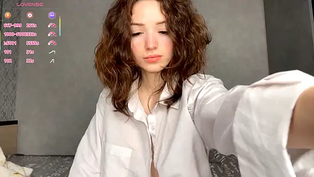 Snapshot of LilianGrindle chatting on February 20, 10:44 pm LilianGrindle online show from February 20, 10:44 pm