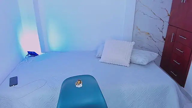 martina roldam online show from March 14, 3:23 am