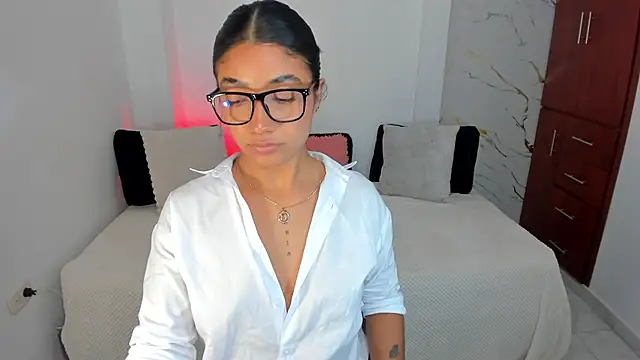 martina roldam online show from May 18, 3:28 am
