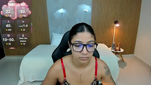 Snapshot of martina_roldam chatting on October 28, 9:58 pm martina roldam online show from October 28, 9:58 pm