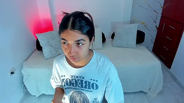 martina roldam online show from April 18, 2:25 am