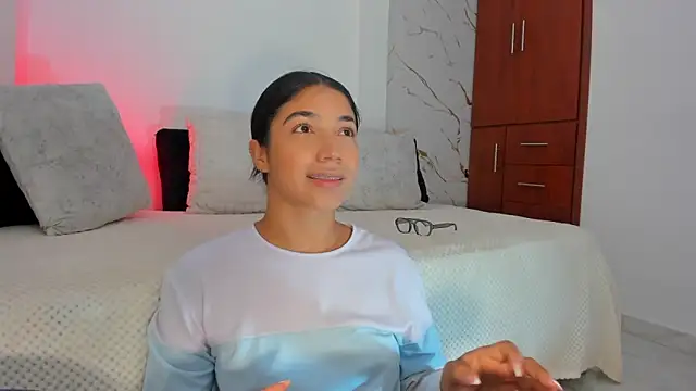 Snapshot of martina_roldam chatting on June 17, 12:54 am martina roldam online show from June 17, 12:54 am