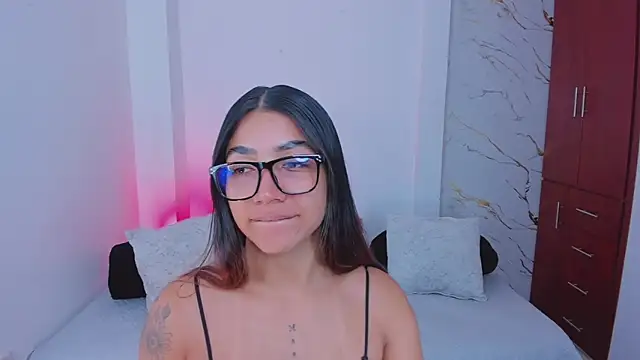 martina roldam online show from April 13, 2:26 am