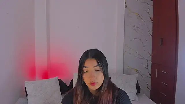 martina roldam online show from March 25, 2:01 am