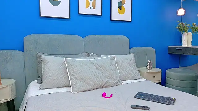 Snapshot of martina_roldam chatting on January 8, 8:37 pm martina roldam online show from January 8, 8:37 pm