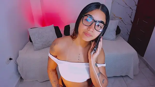 martina roldam online show from April 15, 2:06 am