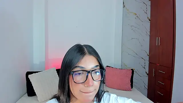 martina roldam online show from June 4, 4:28 am