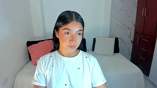 Snapshot of martina_roldam chatting on June 25, 1:14 am martina roldam online show from June 25, 1:14 am