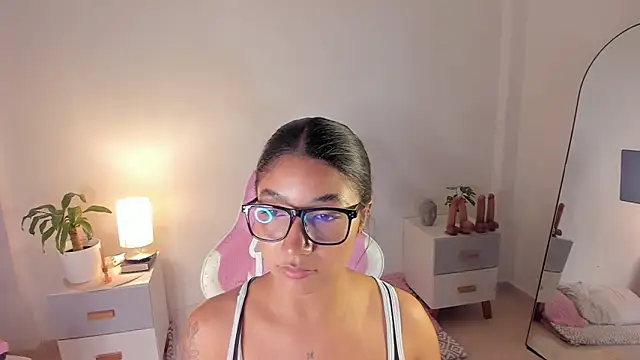 martina roldam online show from October 6, 4:02 am