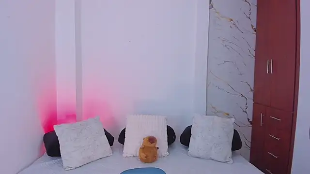 martina roldam online show from April 4, 2:51 am