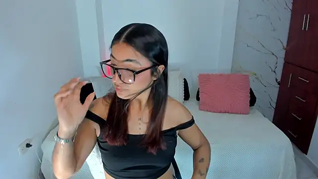 martina roldam online show from May 15, 3:37 am