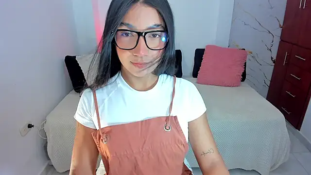 martina roldam online show from June 3, 2:12 am
