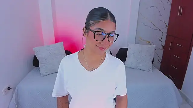 martina roldam online show from April 1, 12:46 am