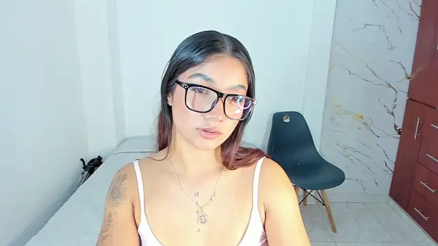 martina roldam online show from March 13, 4:17 am