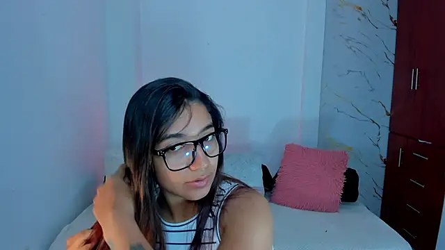 martina roldam online show from April 22, 1:23 am