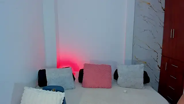 martina roldam online show from April 28, 12:42 am