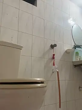 Snapshot of GildanK18 chatting on October 16, 10:07 pm GildanK18 online show from October 16, 10:07 pm