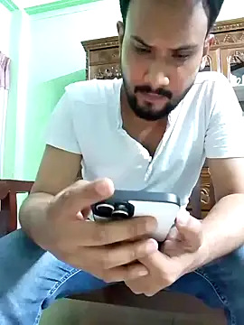 Snapshot of GildanK18 chatting on March 11, 5:02 pm GildanK18 online show from March 11, 5:02 pm