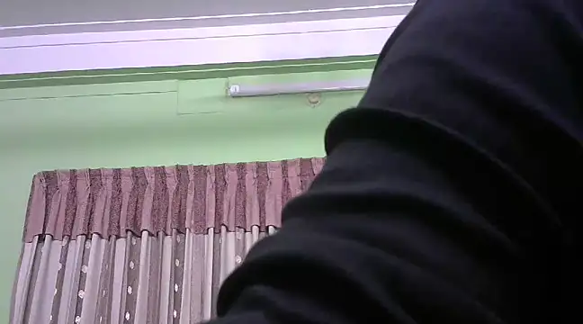 Snapshot of GildanK18 chatting on January 22, 8:17 pm GildanK18 online show from January 22, 8:17 pm