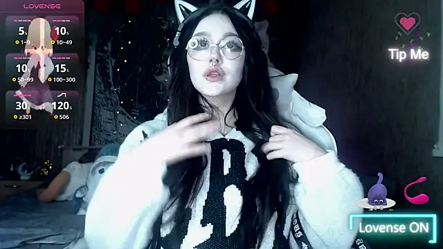 Snapshot of chloe_crystall_killer chatting on December 16, 12:48 am chloe crystall killer online show from December 16, 12:48 am