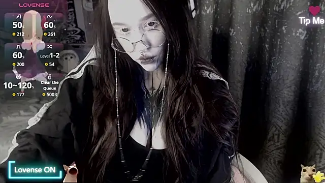 Snapshot of chloe_crystall_killer chatting on May 24, 2:00 am chloe crystall killer online show from May 24, 2:00 am