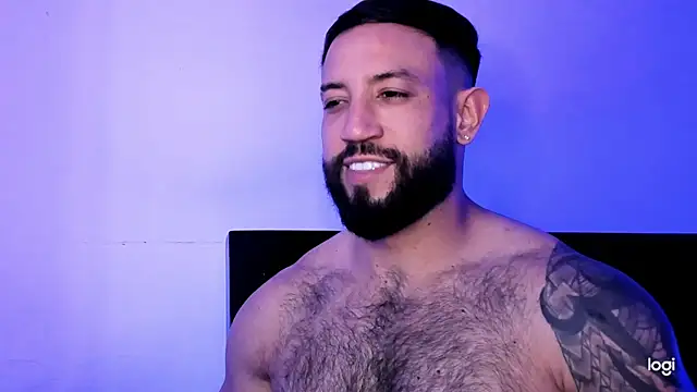 Snapshot of BradLeon_ chatting on March 21, 9:45 pm BradLeon online show from March 21, 9:45 pm