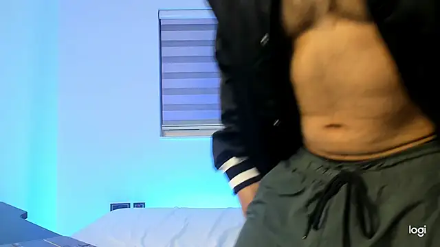 Snapshot of BradLeon_ chatting on March 15, 1:19 am BradLeon online show from March 15, 1:19 am